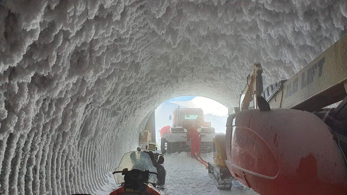 operazioni di apertura delle snow cave